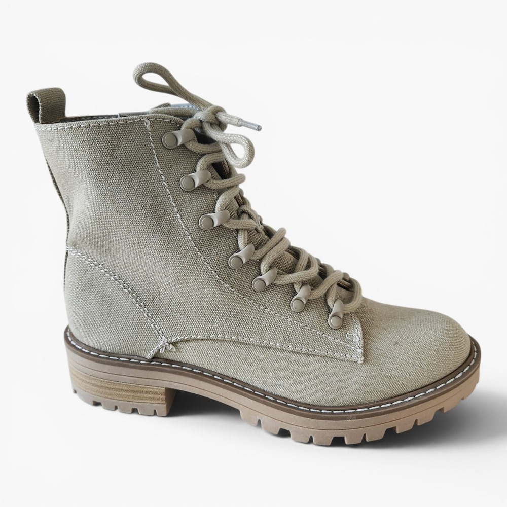 Women's Universal Thread Parker Beige Combat Boots Size 8.5 Lace‎ Up Chunky Heel